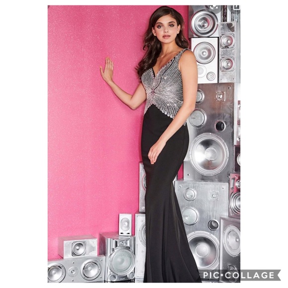 Colette by Mon Cheri long evening Gown - Picture 4 of 5